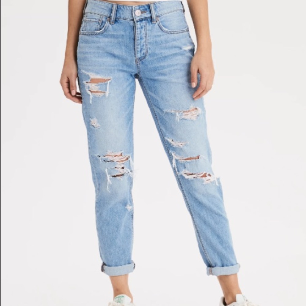NWT American Eagle Ripped Boyfriend/Tomgirl Jeans